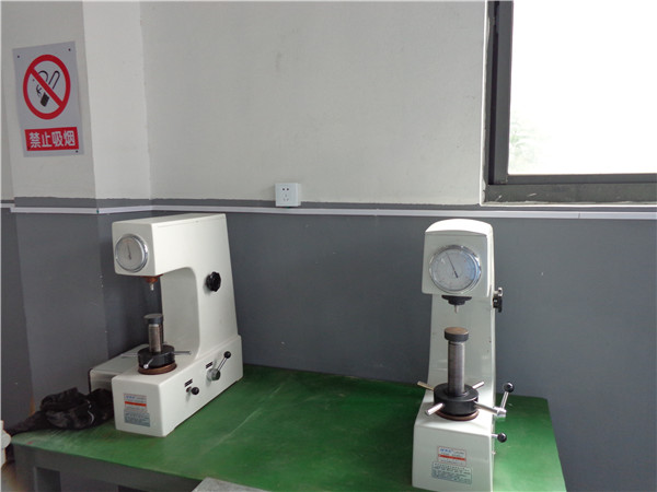 檢測設備（洛氏硬度計）